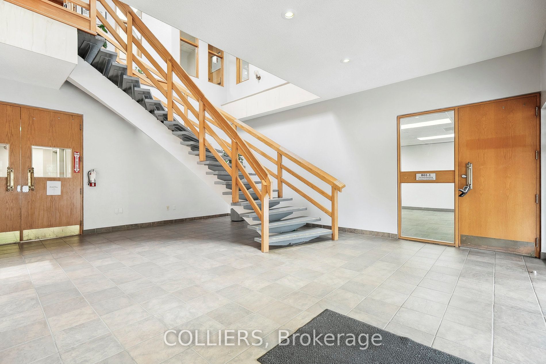 Additional image 2 of B01-1-845 Harrington Court, Burlington, ON, L7N 3P3