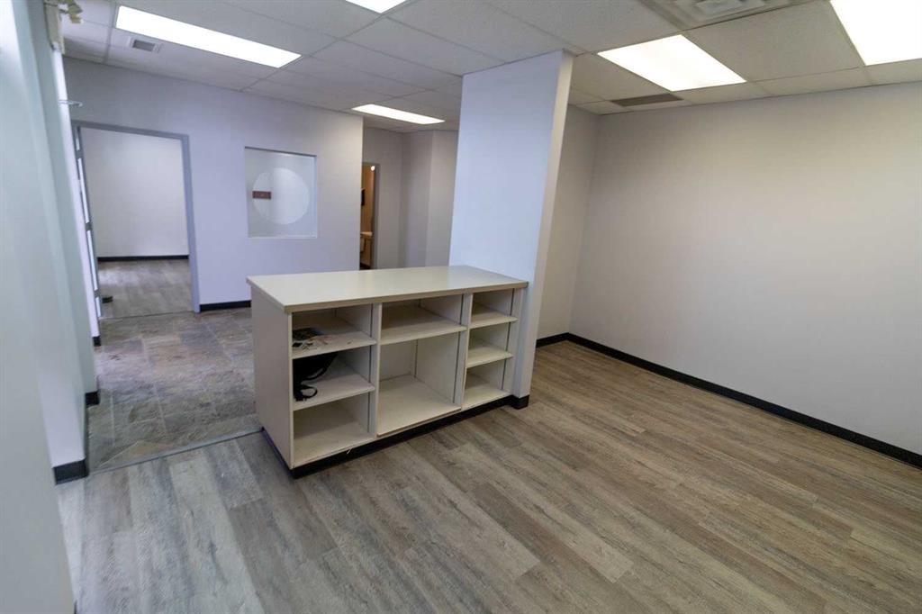 Additional image 4 of Unit 8-1925 39 Avenue NE, Calgary, AB, T2E 6S8