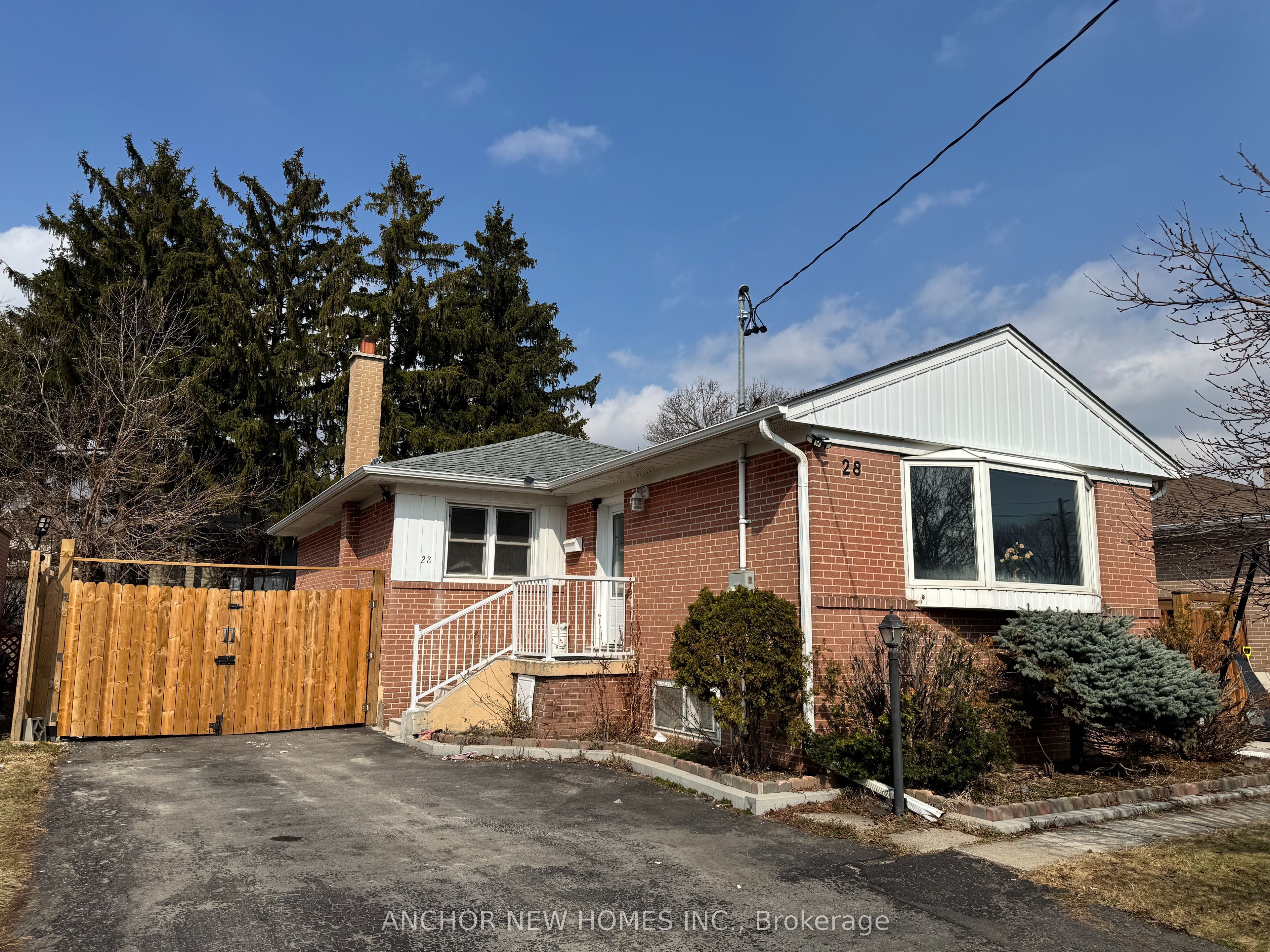 28 Eringate Drive, Toronto, ON, M9C 3Y7
