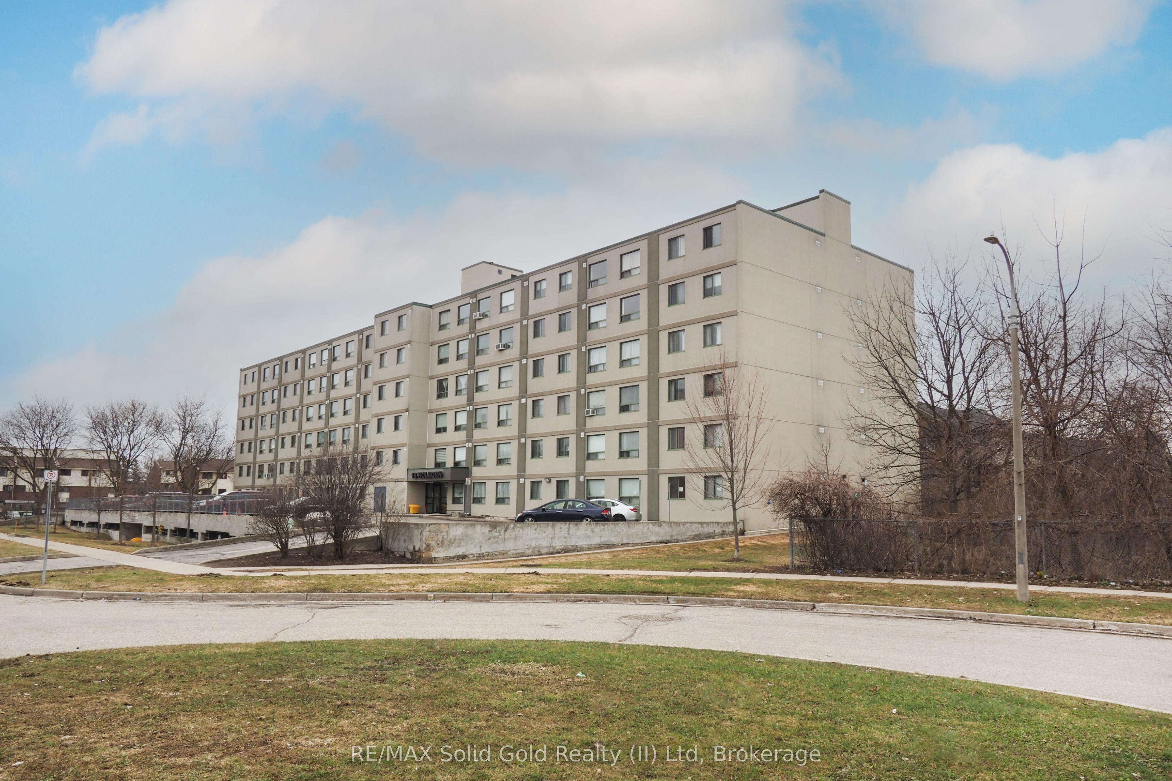 502-18 Holborn Court, Kitchener, ON, N2A 4A1