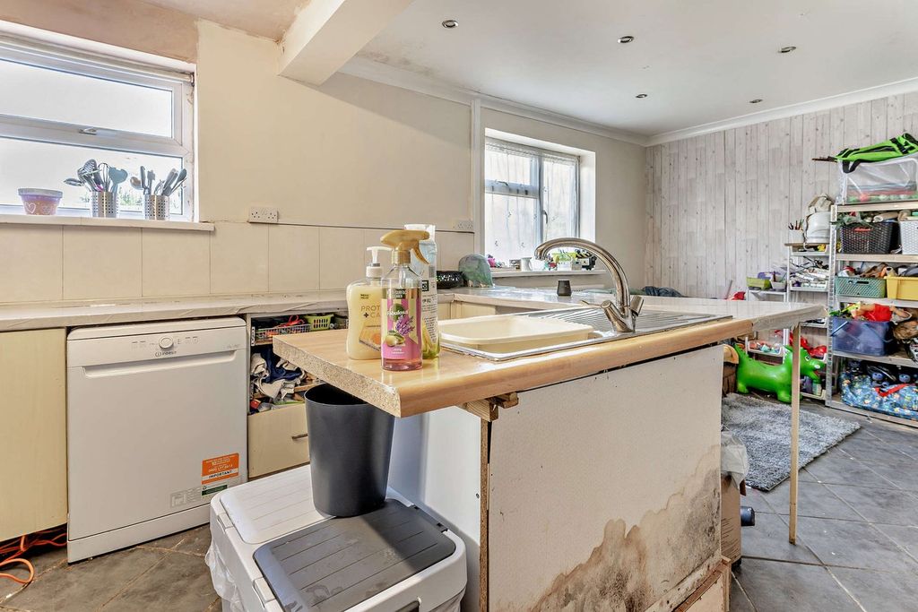 Additional image 6 of 3 bed semi-detached house for saleLansbury Avenue, Cefn Hengoed, Hengoed CF82