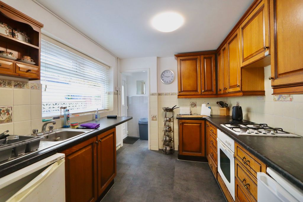 2 bed terraced house for salePritchard Terrace, Fleur De Lis NP12 photo 3
