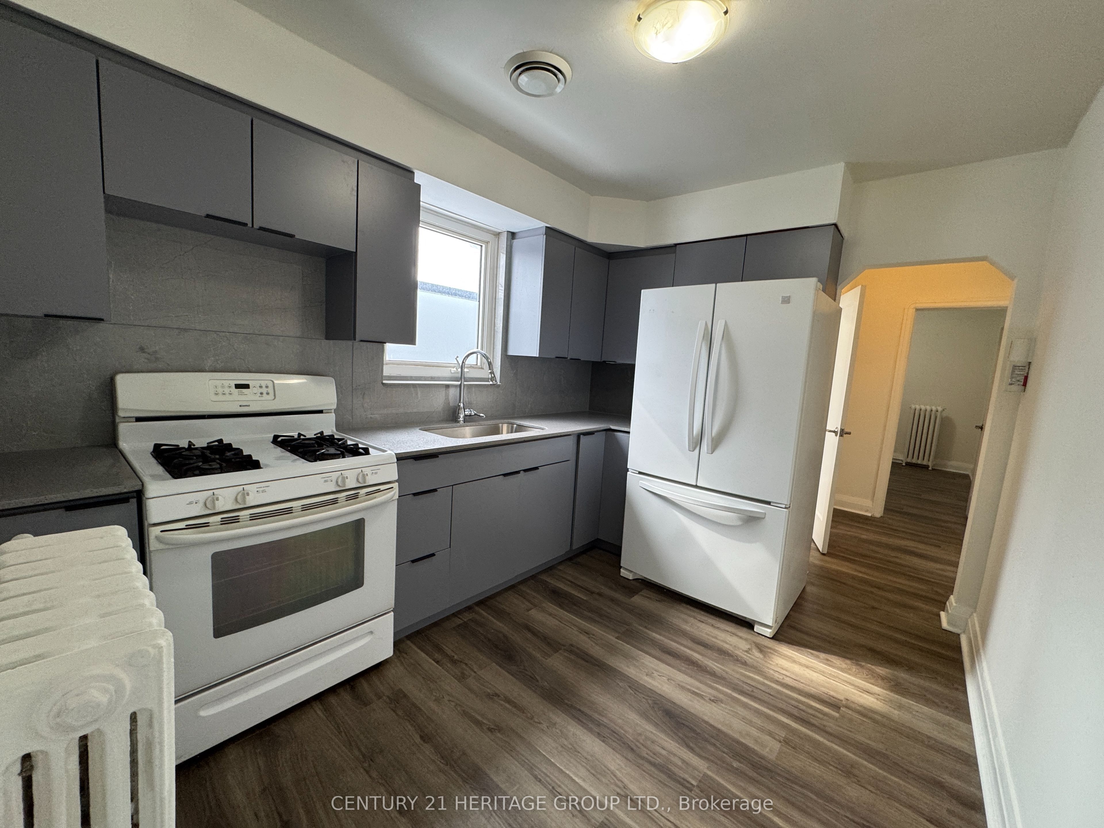 24 Hutton Avenue, Toronto, ON, M4C 3L3 photo 5