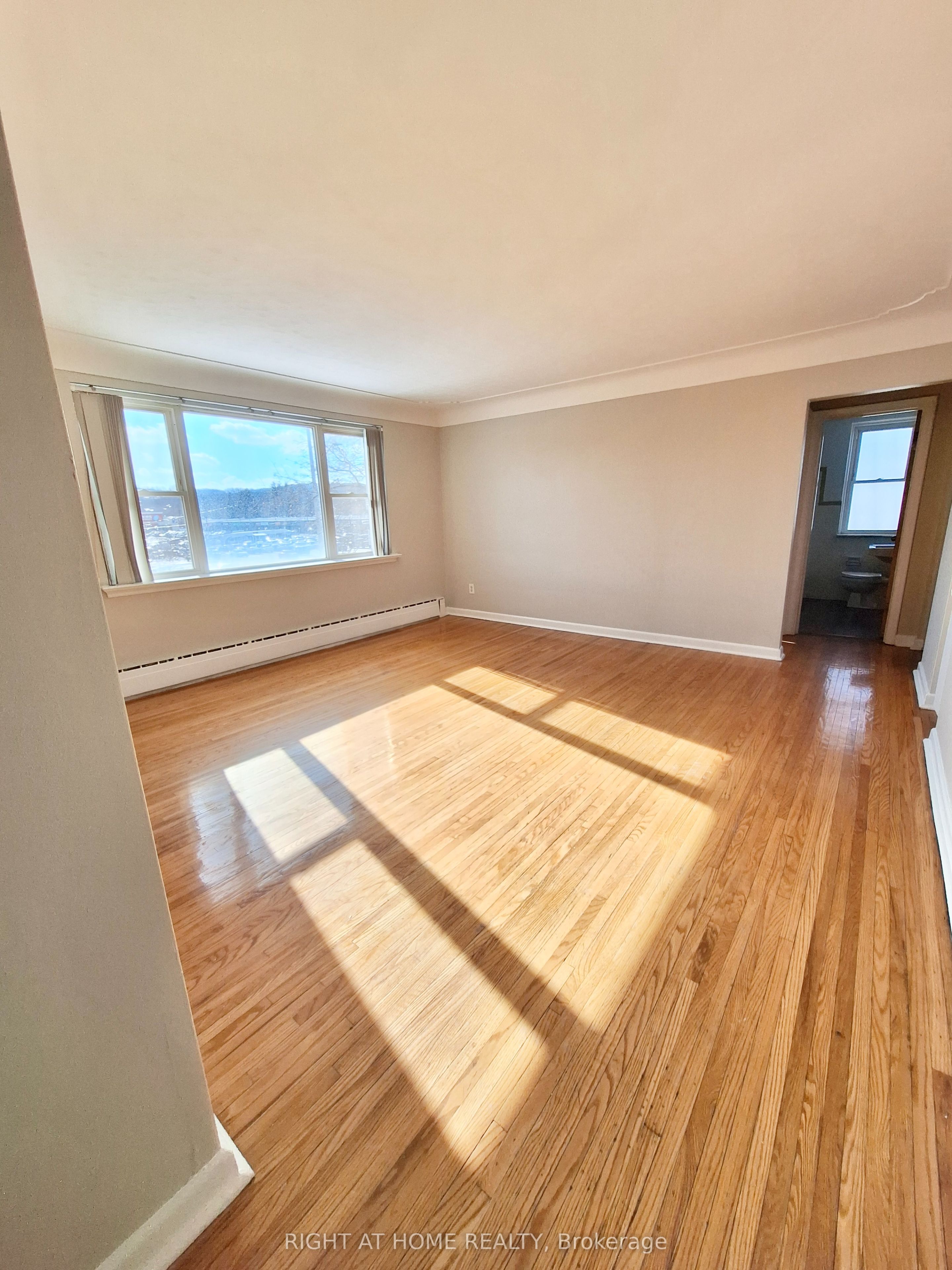 Additional image 2 of 105-1 Osler Court, Hamilton, ON, L9H 4L2
