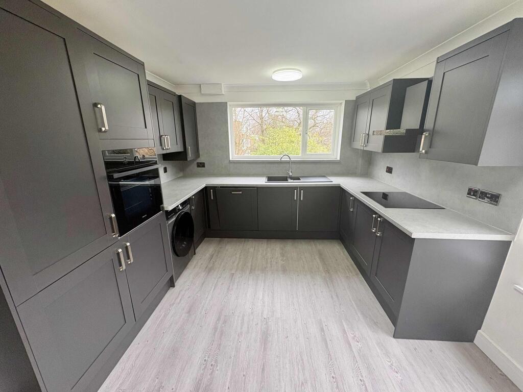 White House Way, Solihull, B91
