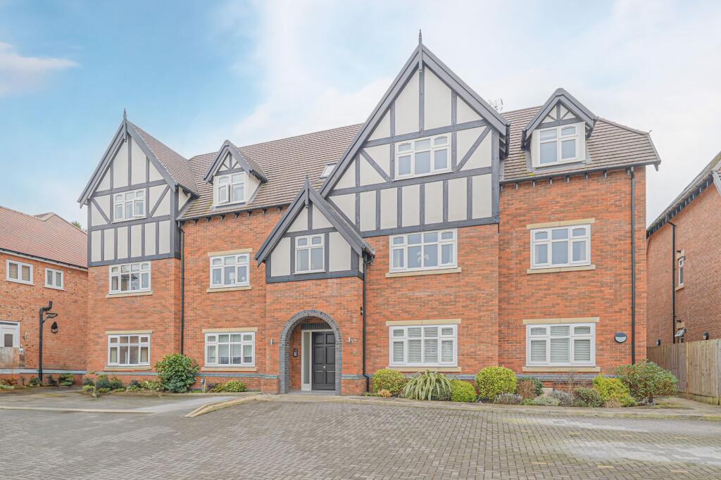Dove House Lane, Fairway Lawns, B91