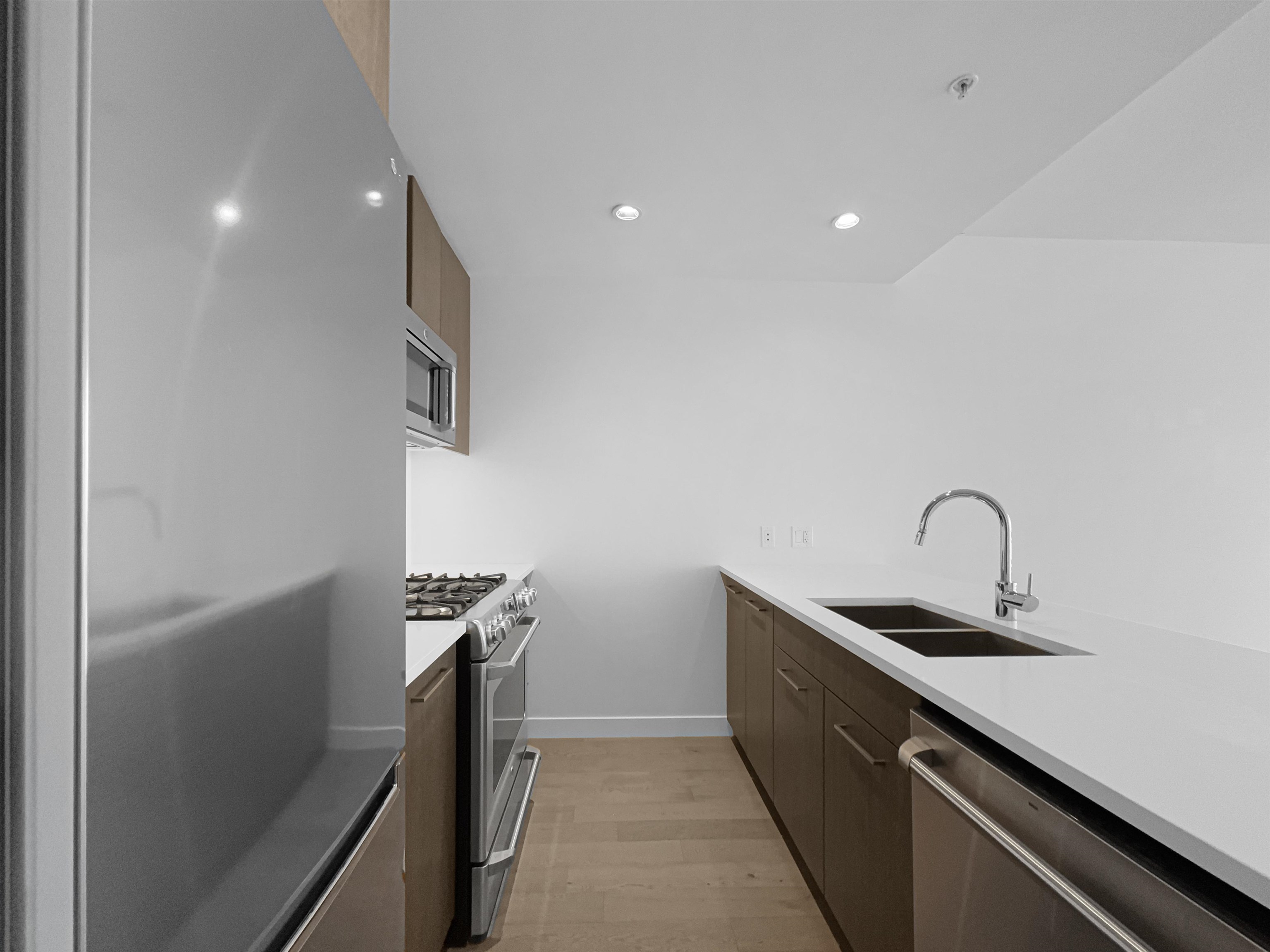 Additional image 3 of 9xx-9060 University Crescent, Burnaby, BC, V5A 0E1