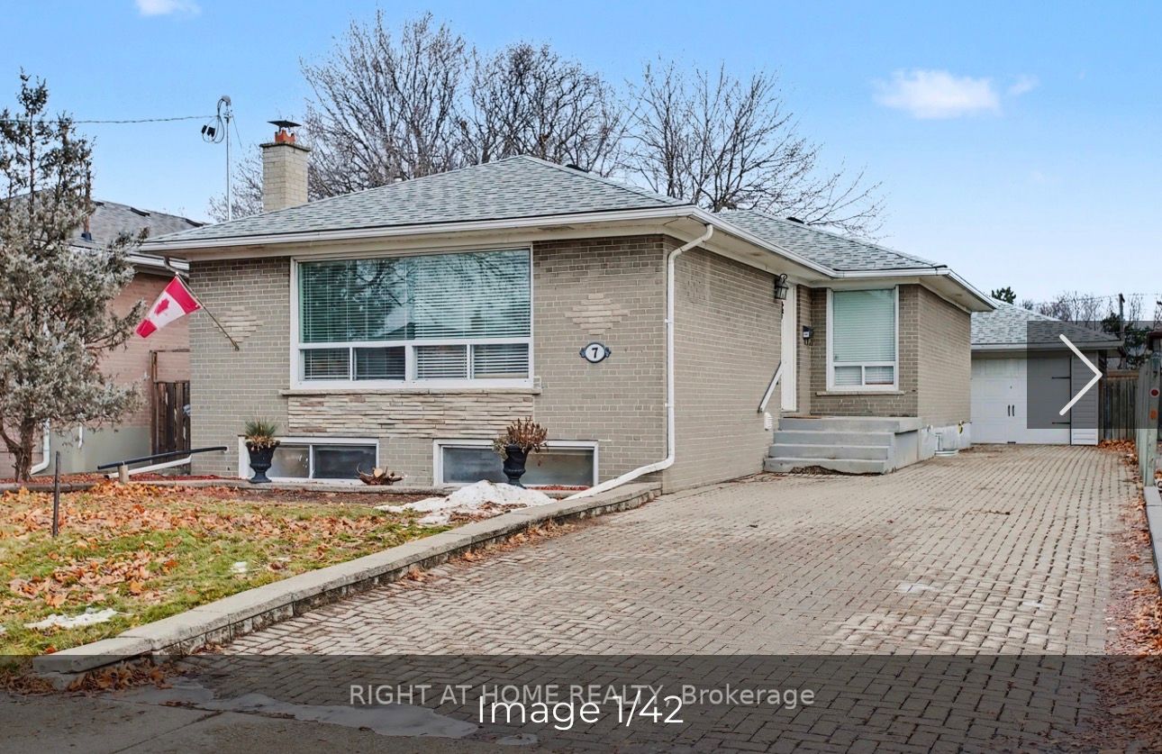 7 Margrath Place, Toronto, ON, M9C 4L1