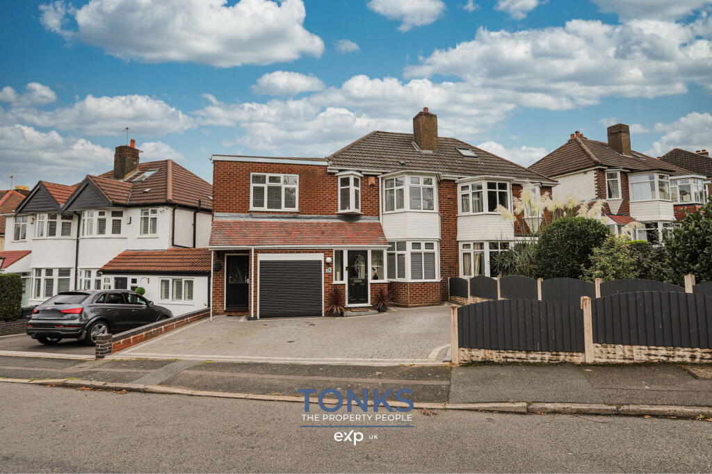 Extended family home - Kingsway, Oldbury, B68 0PZ