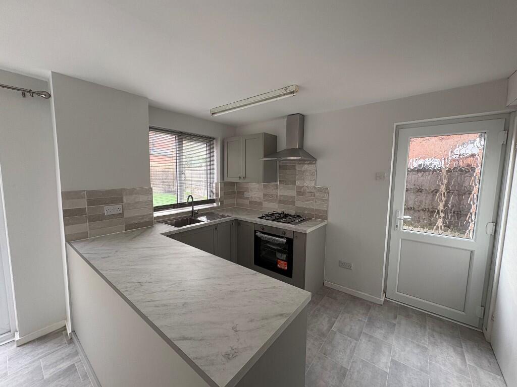 Roslin Close, Bromsgrove, Worcestershire, B60 photo 2