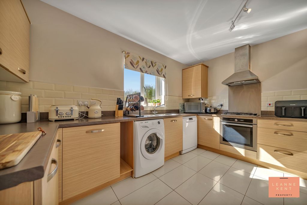 Additional image 4 of 4 bed detached house for saleLong Heath Close, Caerphilly CF83