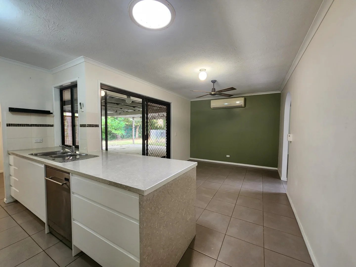 75 Bristlebird Drive, Morayfield QLD 4506 photo 5