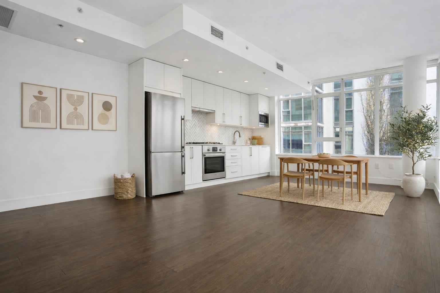 Additional image 2 of 302-2455 Kingsway , Vancouver, BC, V5R 5G8