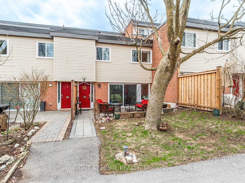 117-219 Milestone Crescent, Aurora, ON, L4G 3M2