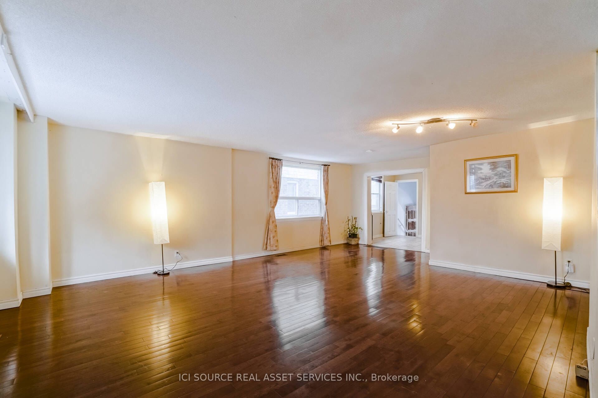 Main Fl-2609 Kingston Road, Toronto, ON, M1M 1M1