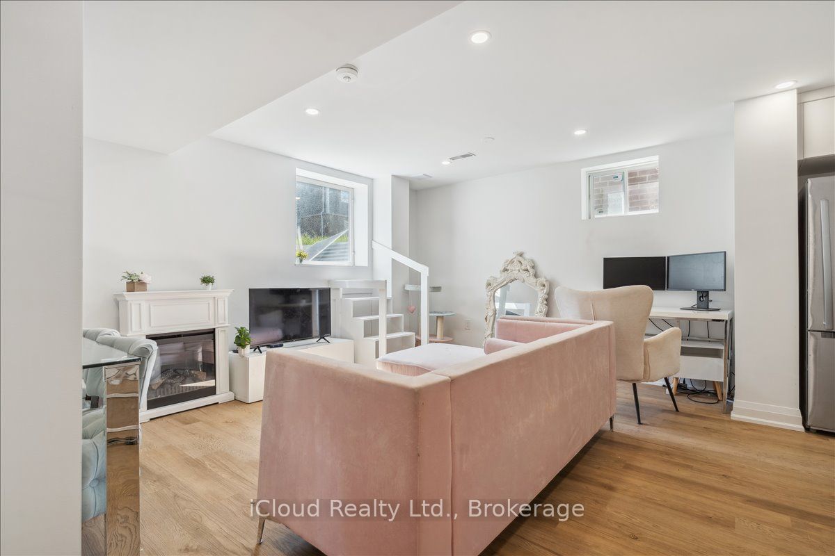 925 Hickory Crescent, Milton, ON, L9E 1P6