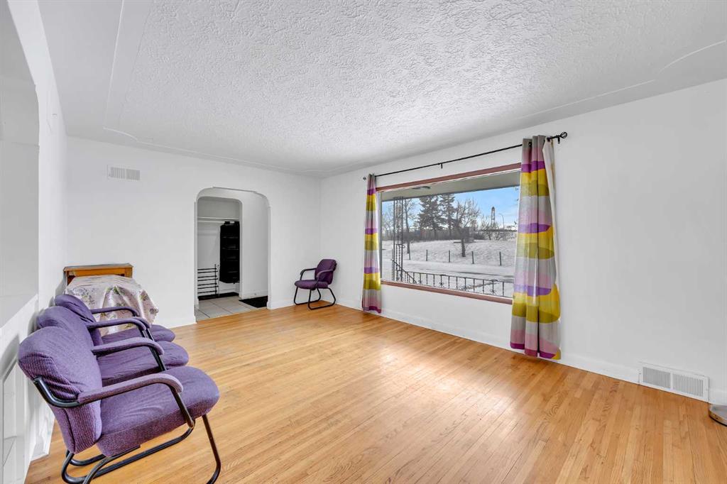 Additional image 5 of 2472 Capitol Hill Crescent NW, Calgary, AB, T2M 2A2