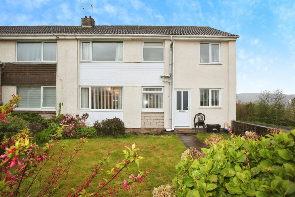 Additional image 2 of 5 bed semi-detached house for saleSt. James Close, Maesycwmmer, Hengoed CF82