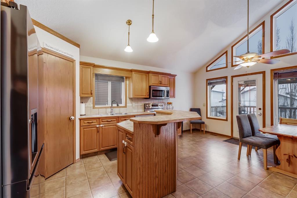Additional image 6 of 45 Thornfield Close SE, Airdrie, AB, T4A 2K7