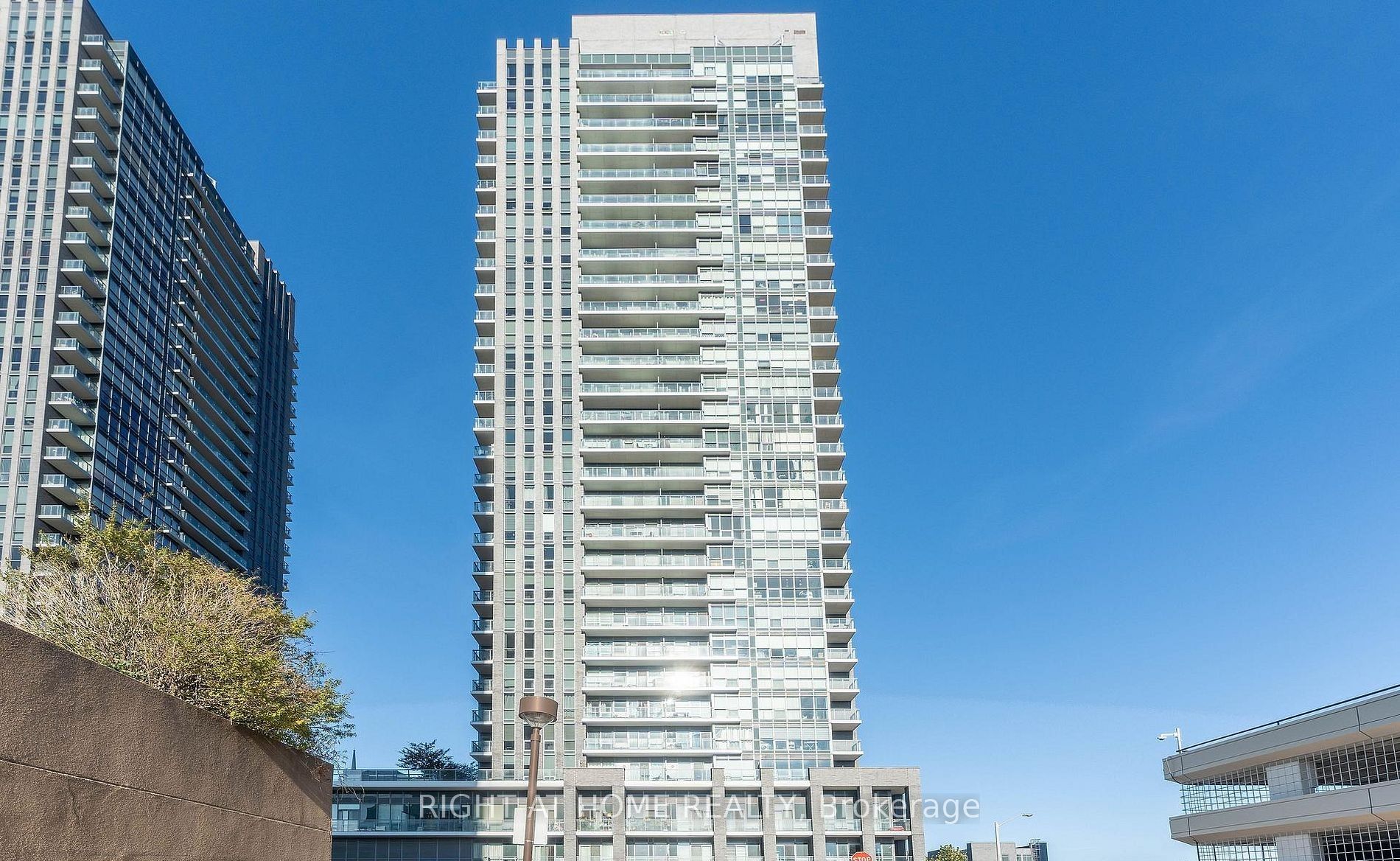 310-2 Sonic Way, Toronto, ON, M3C 0P2 photo 2