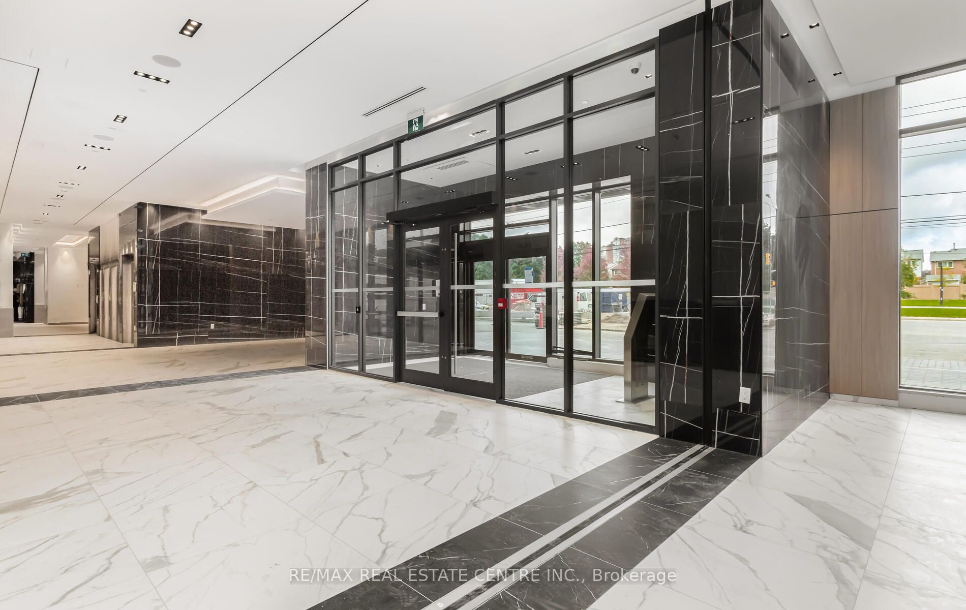 Additional image 4 of 301-202 Burnhamthorpe Road E, Mississauga, ON, L5A 0B2