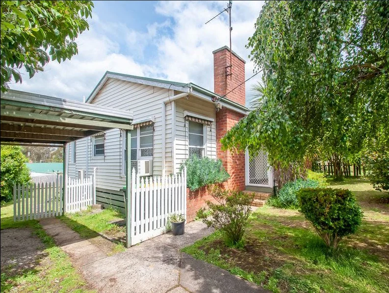 18 Centre Ave, Warragul VIC 3820
