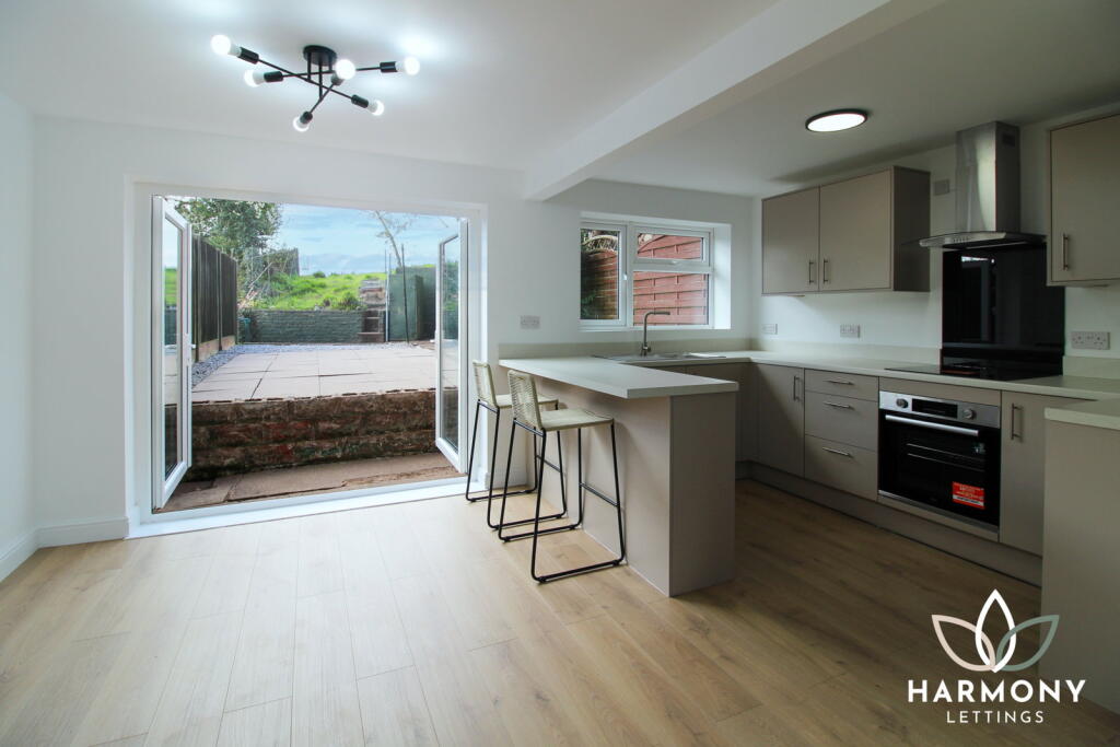 Hillside Drive, Lickey End, Bromsgrove, B61 0ES