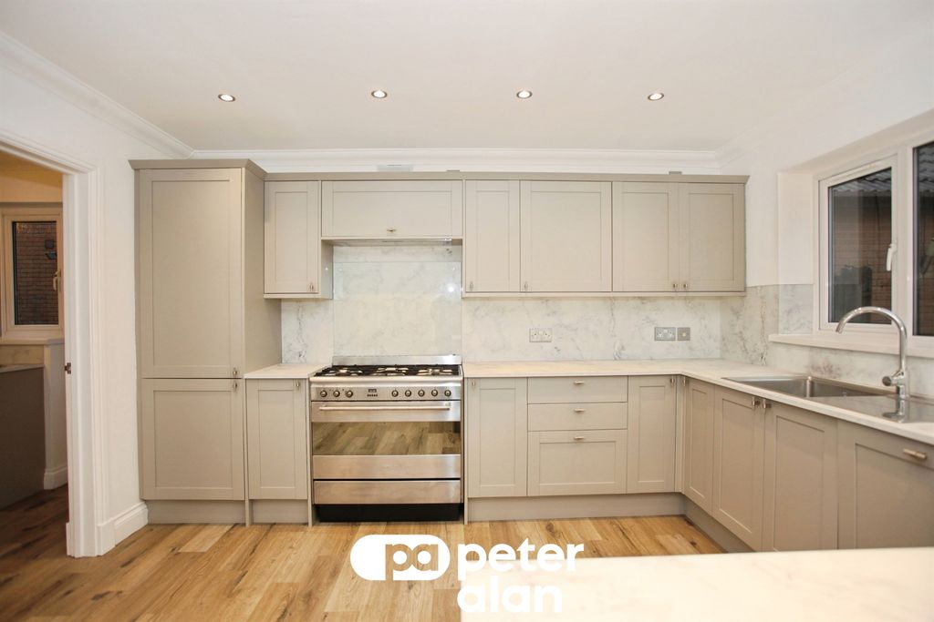 Additional image 10 of 4 bed detached house for saleGlendale Gardens, Fleur De Lis, Blackwood NP12