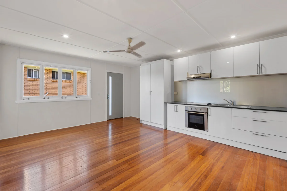 2/82 Eugaree Street, Southport QLD 4215