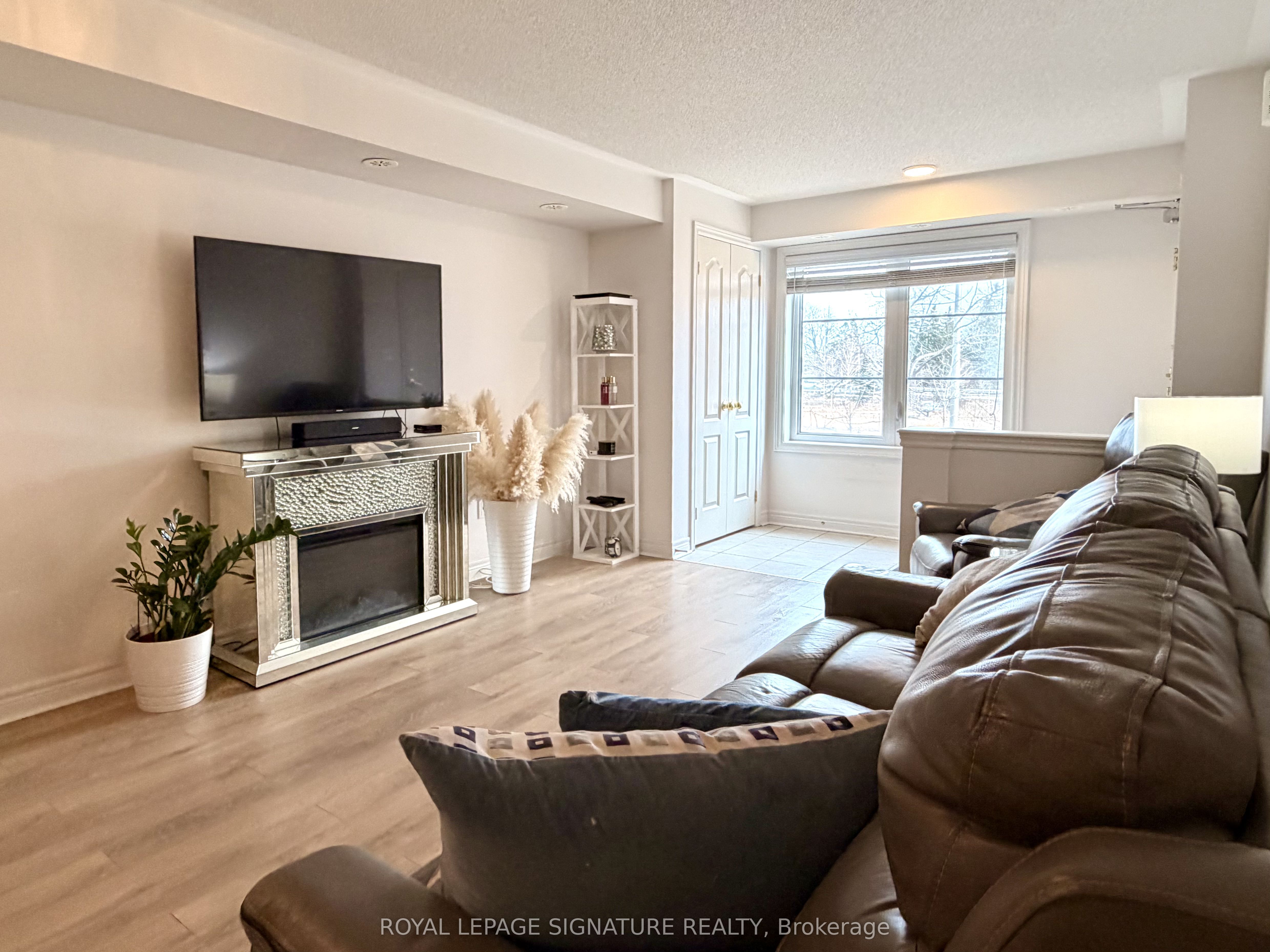 7-6063 Kingston Road, Toronto, ON, M7C 1K5