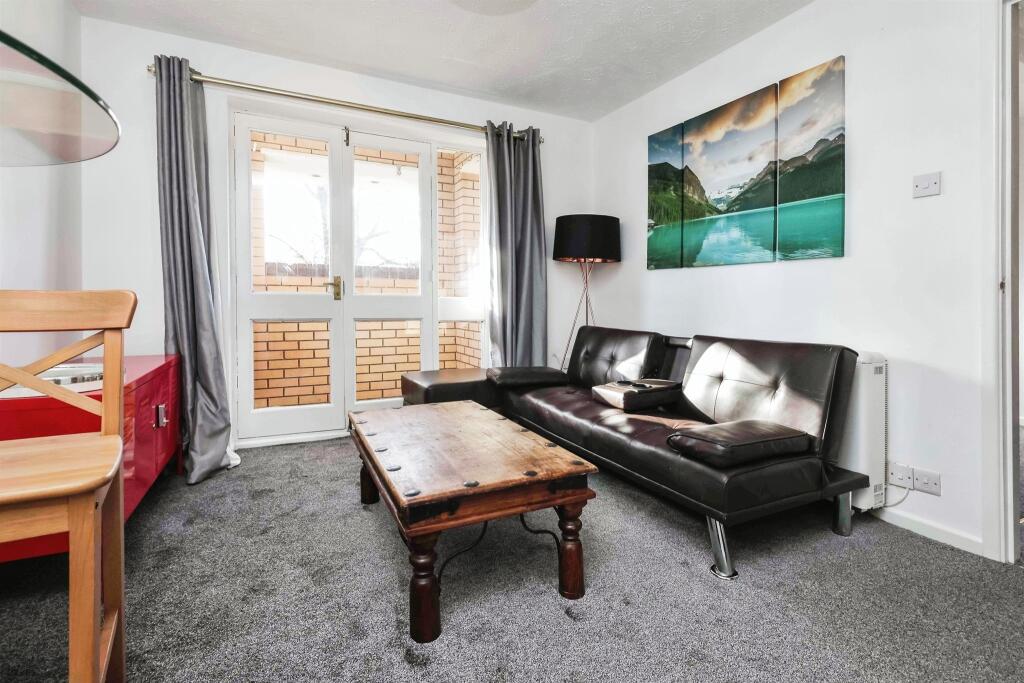 The Moorings, Oldbury photo 4