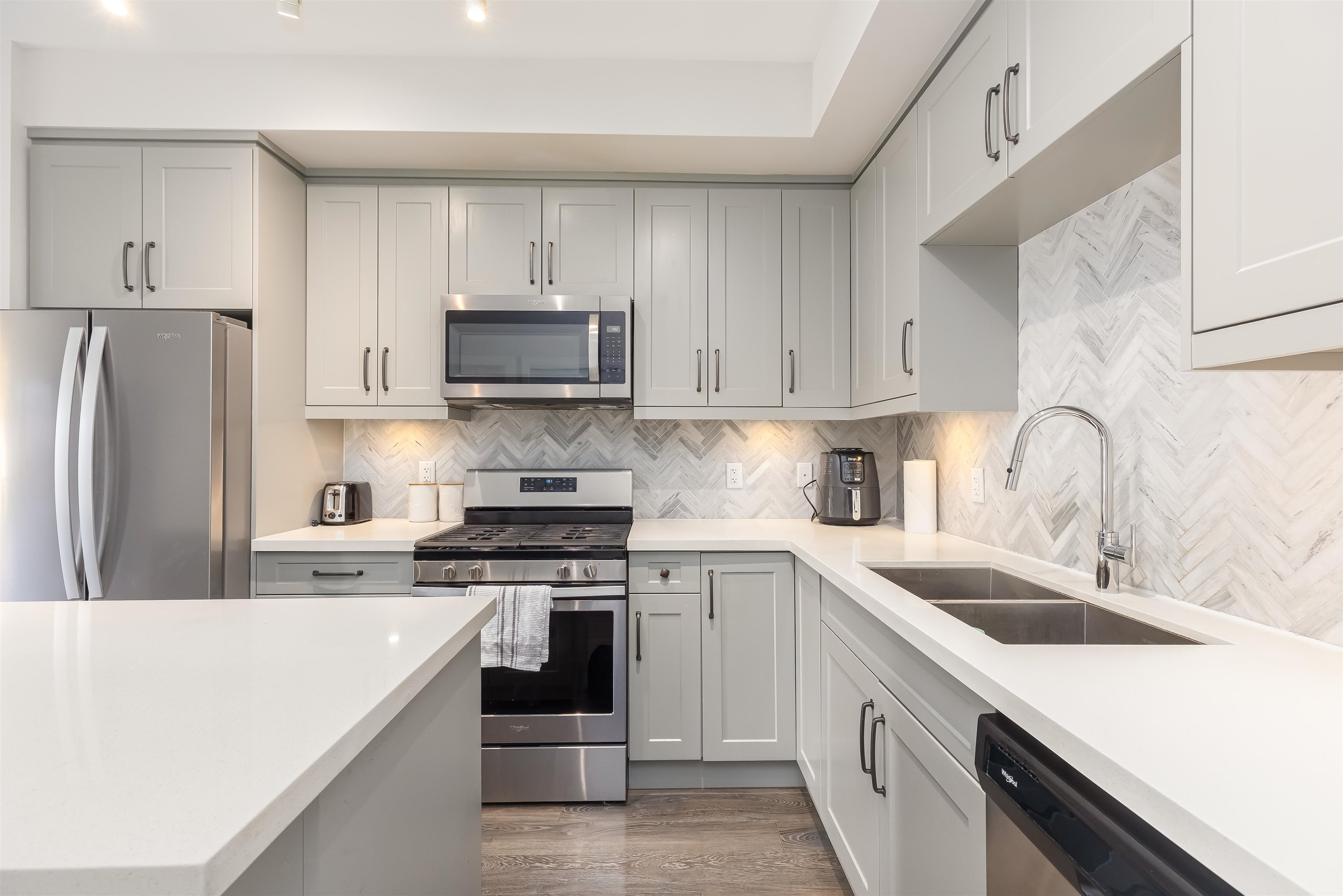 Additional image 2 of 303-14605 Mcdougall Drive, Surrey, BC, V4P 0G7