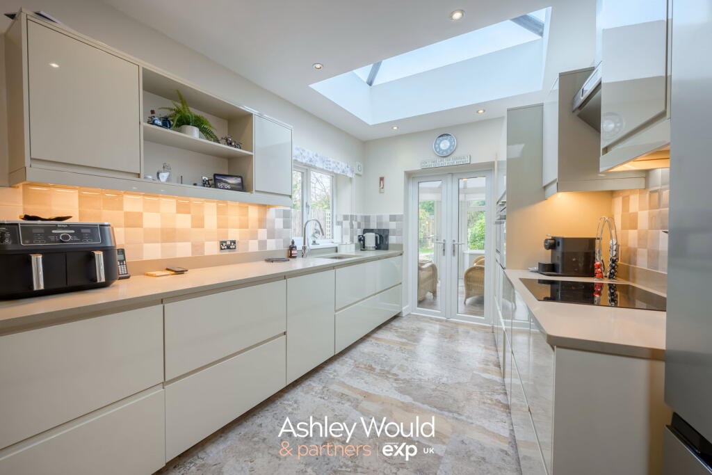 Oak Tree Crescent, Halesowen, B62 9DA photo 4