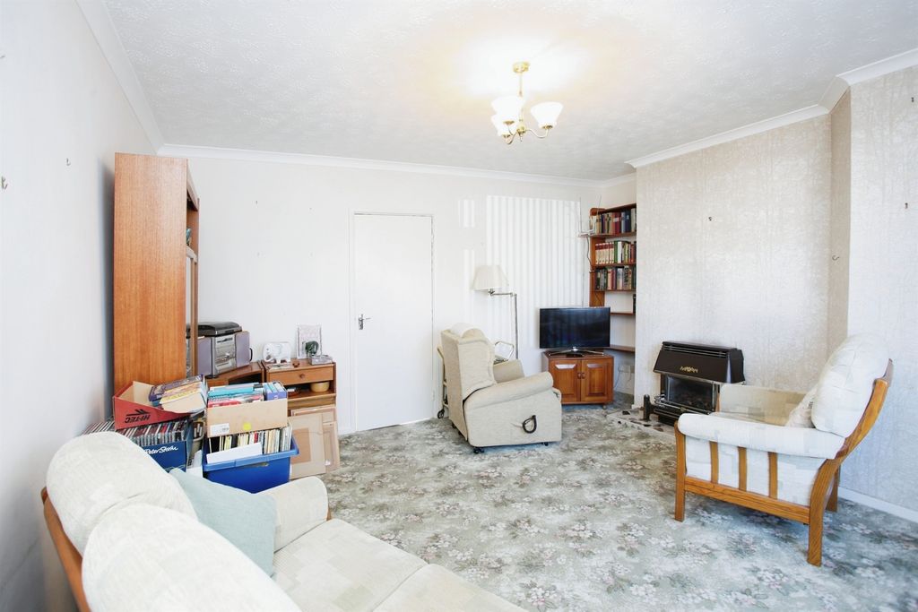 Additional image 3 of 4 bed semi-detached house for saleMardy Crescent, Caerphilly CF83