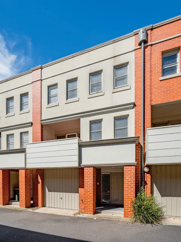 4/162 Stockmans Way, Kensington VIC 3031