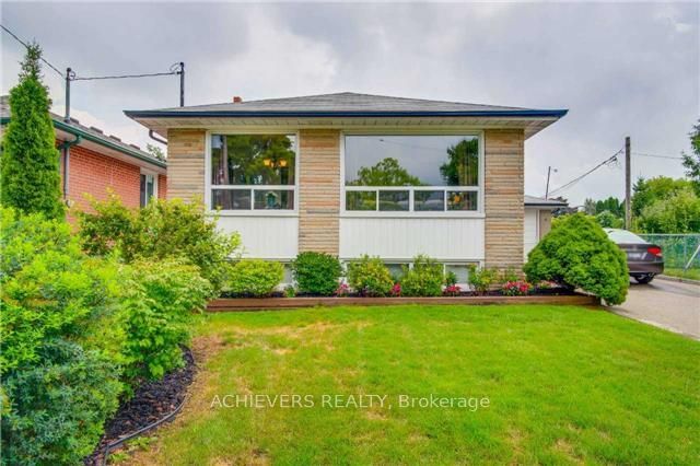 9 Milmink ( Upper ) Street, Toronto, ON, M9W 3N3
