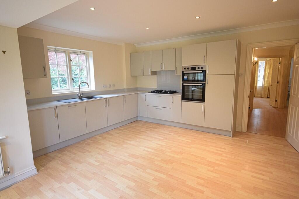 Spring Close, Solihull photo 4