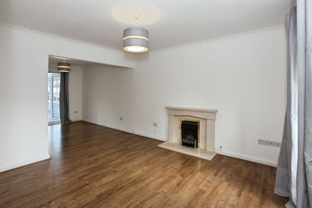 Additional image 2 of 4 bed detached house for saleBron Las, Penpedairheol, Hengoed CF82