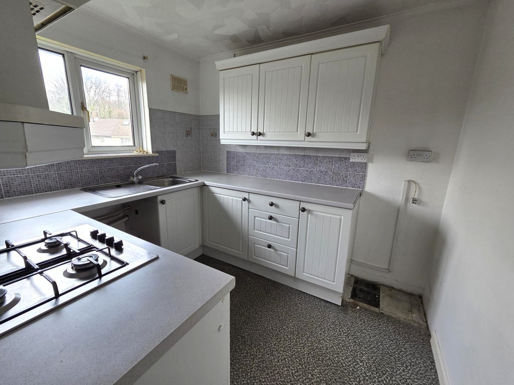 1 bed flat for saleGraig View, Cardiff CF15 photo 5