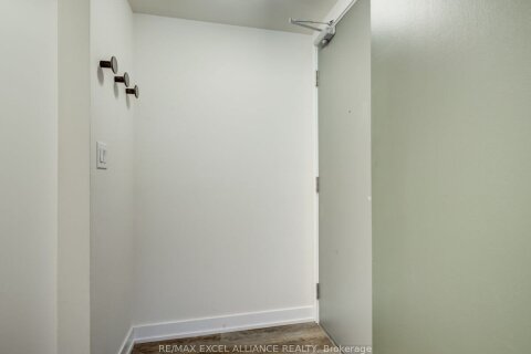 Additional image 8 of 201-17 Dundonald Street, Toronto, ON, M4Y 1K3
