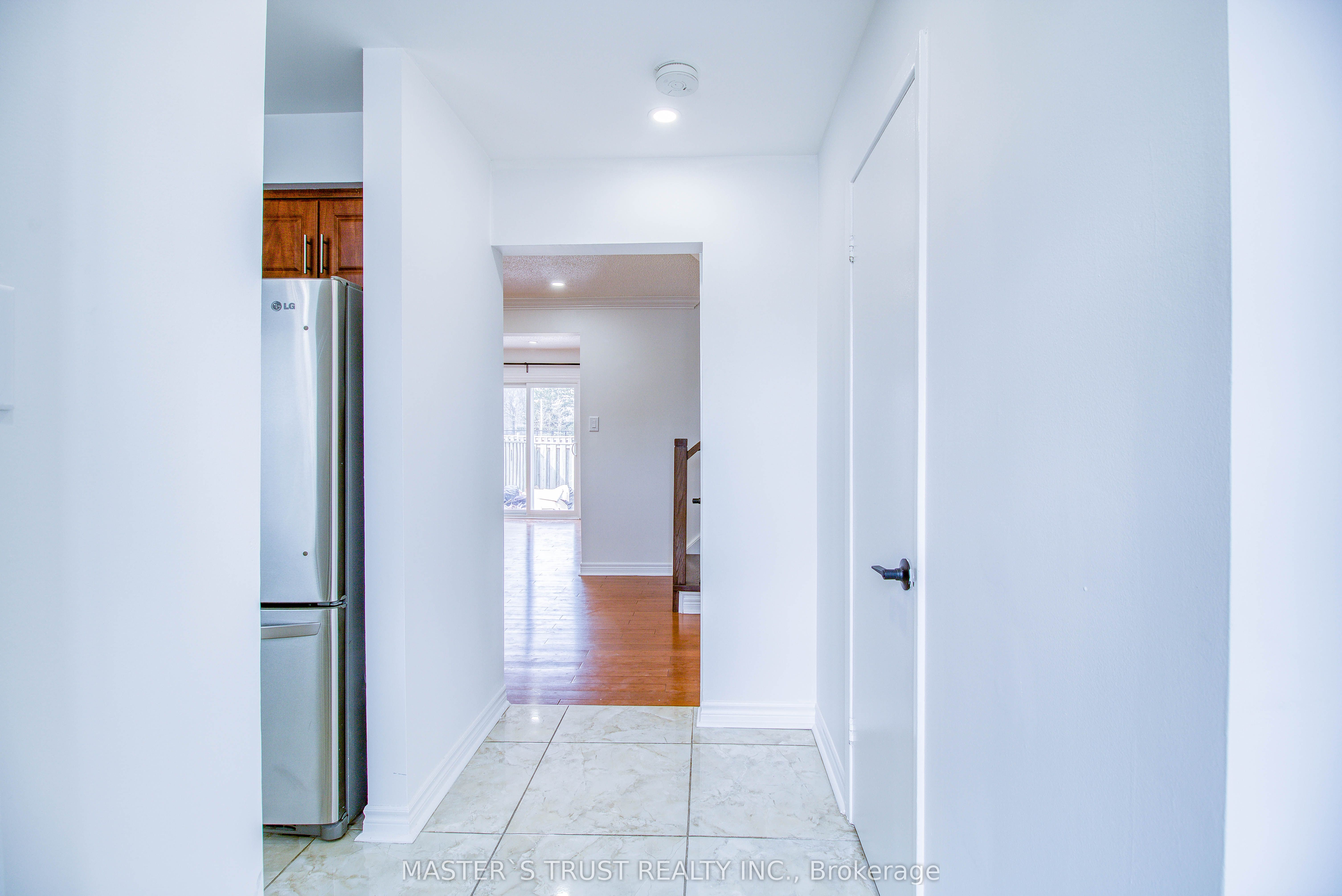 Additional image 3 of 1-900 Central Park Drive, Brampton, ON, L6S 3J6