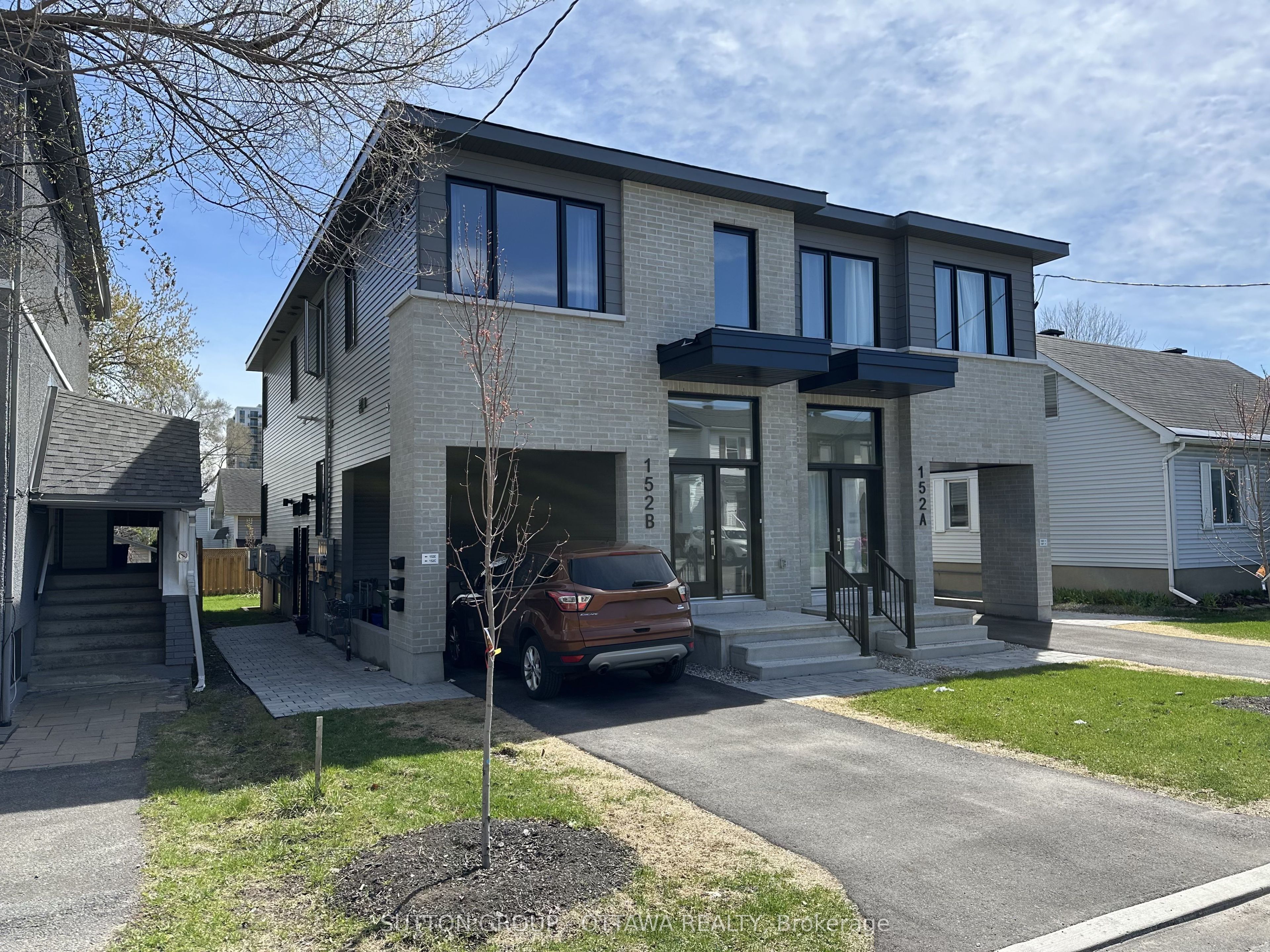 C-152B Columbus Avenue, Ottawa, ON, K1K 1R1