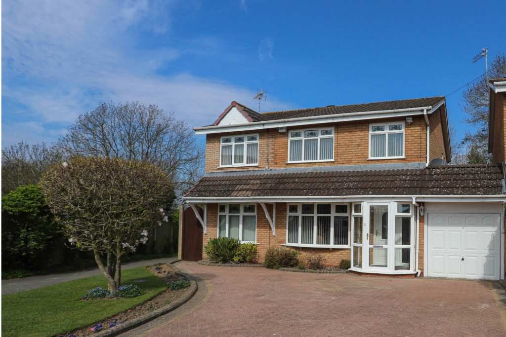 Dream family home on the Abbeyfields Estate, cul de sac location - Westdean Close, Halesowen, B62 8UA