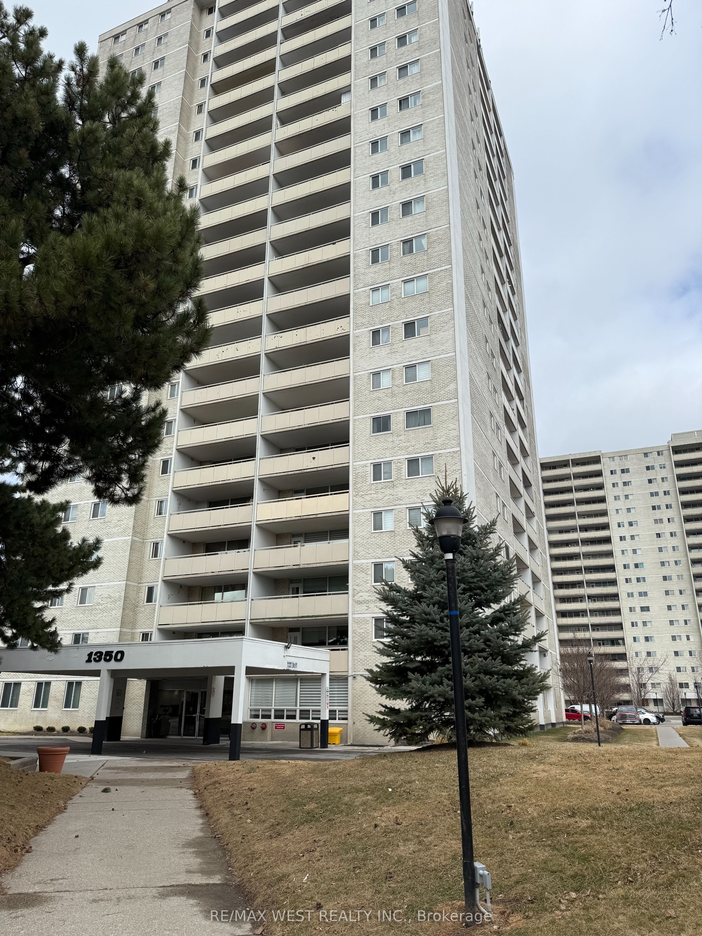 402-1350 York Mills Road W, Toronto, ON, M3A 1Z9