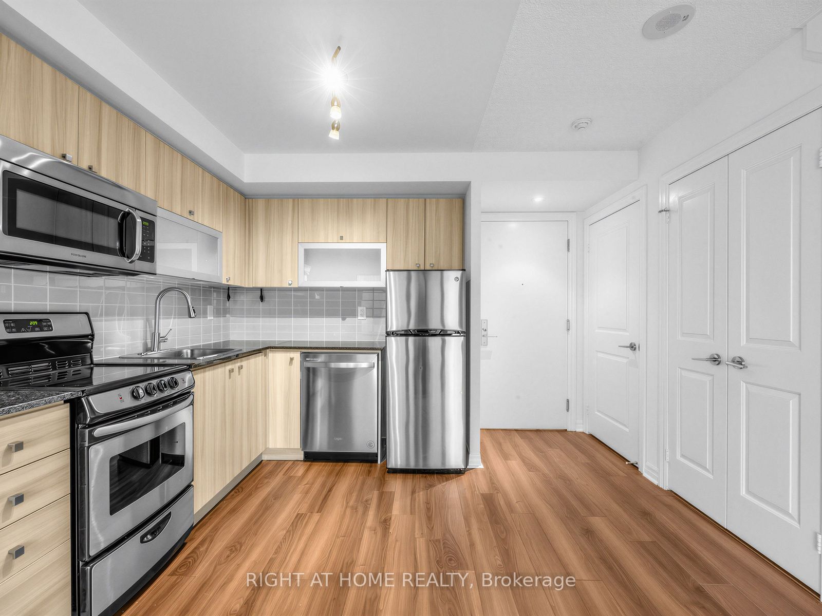 318-2015 Sheppard Avenue E, Toronto, ON, M2J 0B3 photo 5