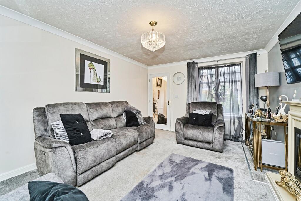 Edwin Phillips Drive, West Bromwich photo 3