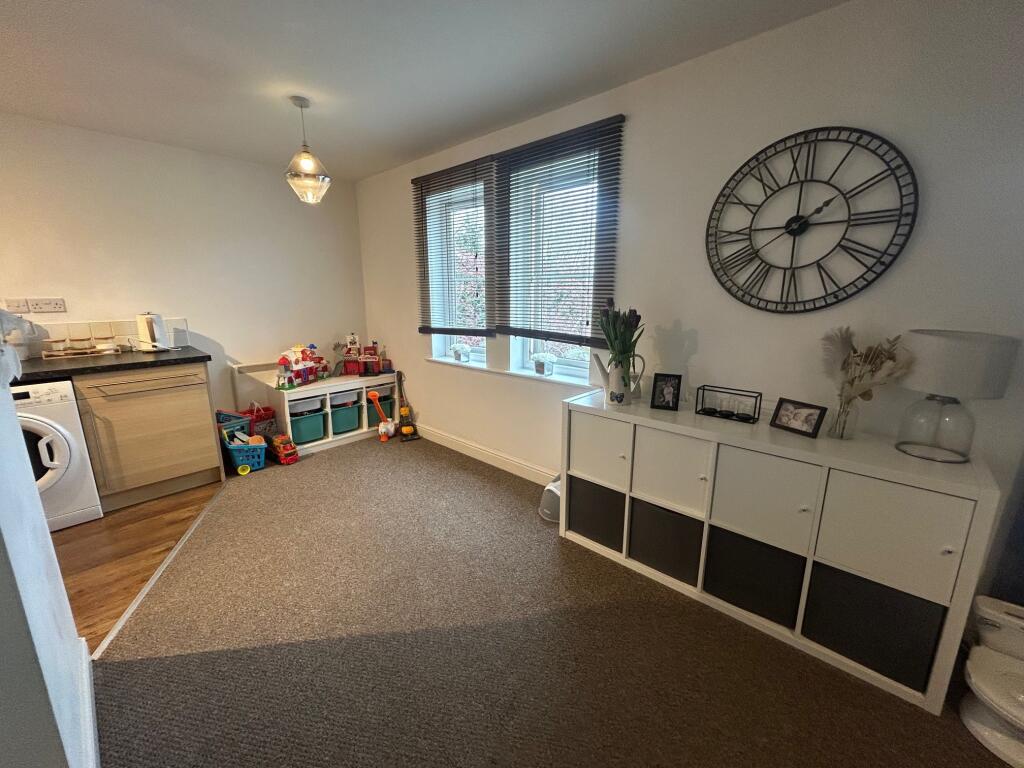Blue Cedar Drive, Streetly. B74 2AE photo 5