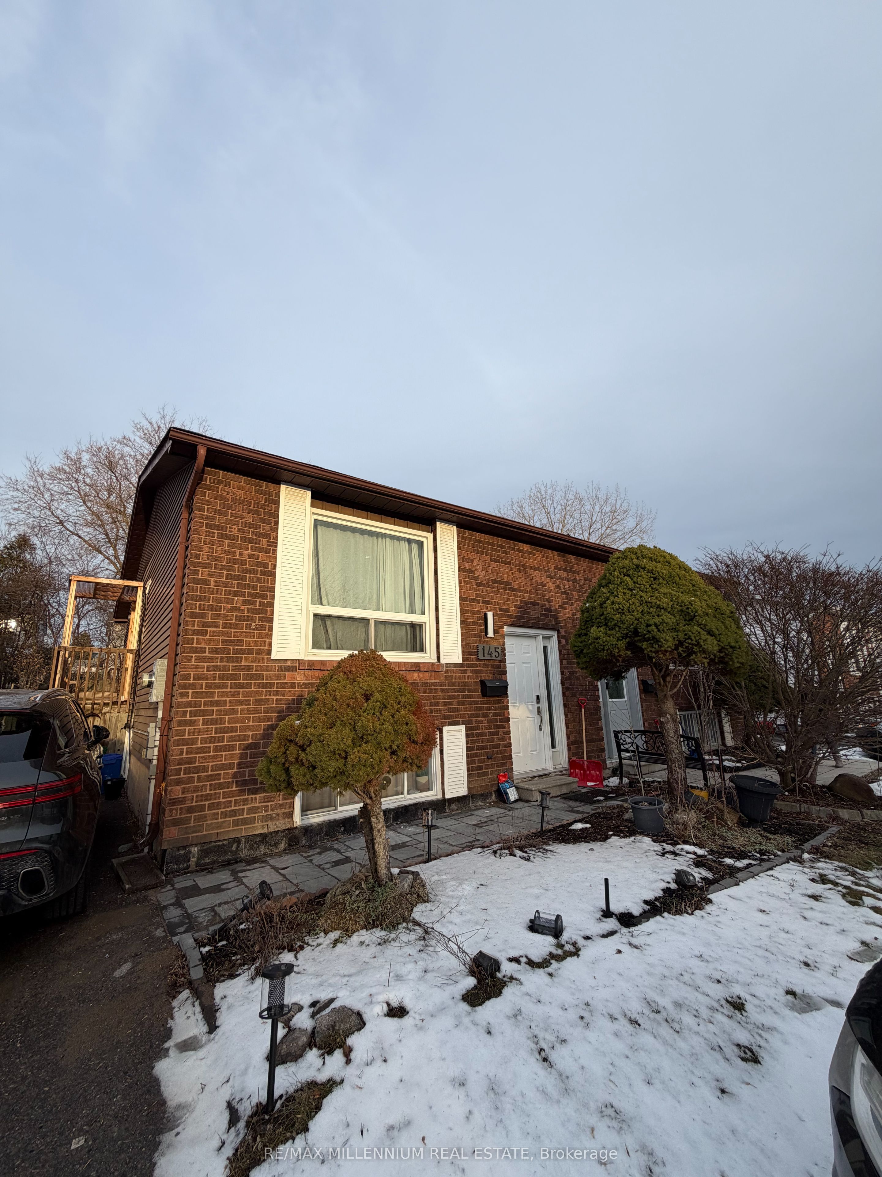145 Londonderry Street, Oshawa, ON, L1J 6Z2