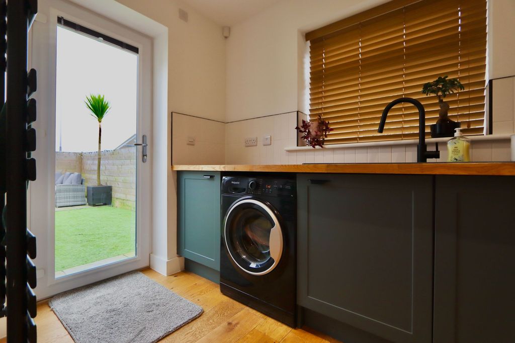 Additional image 19 of 4 bed detached house for saleGwerthonor Lane, Gilfach CF81