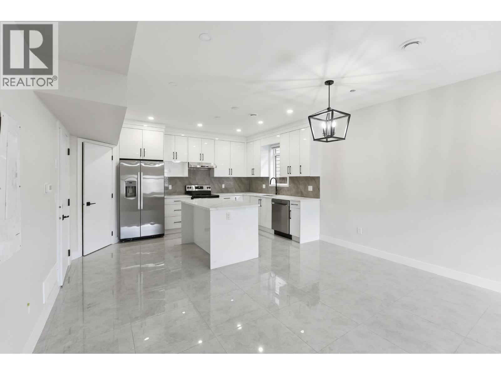 Additional image 3 of 4-722 Coopland Crescent, Kelowna, BC, V1Y2V1